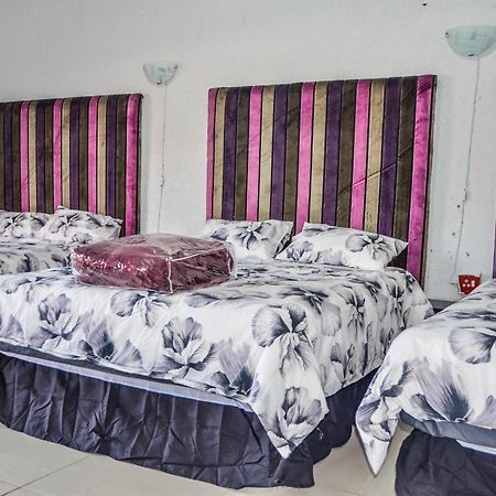 Sani Bonani Guest House Klerksdorp Ngoại thất bức ảnh
