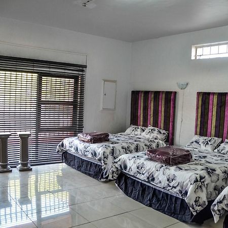 Sani Bonani Guest House Klerksdorp Ngoại thất bức ảnh